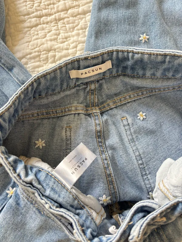 PacSun Daisy Mom Jeans Embroidered - Image 3