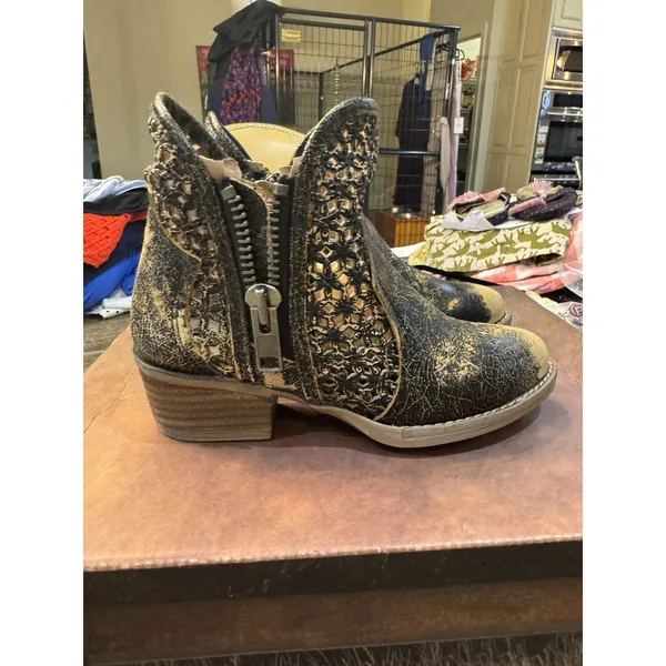 Circle G Booties Size 5 Western Cut Outs Ankle Distressed Black‎ Cowgirl Rodeo - Image 13
