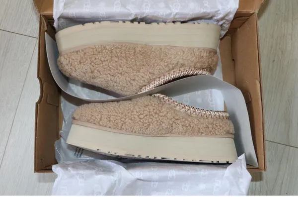 UGG Tazz Maxi Curly Genuine Shearling Platform Slippers - Image 4