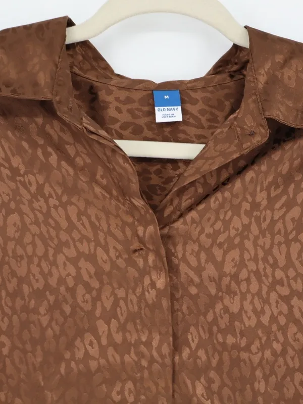 Old Navy Satin Boyfriend Shirt Women’s Medium Espresso Leopard Jacquard NWT - Image 5