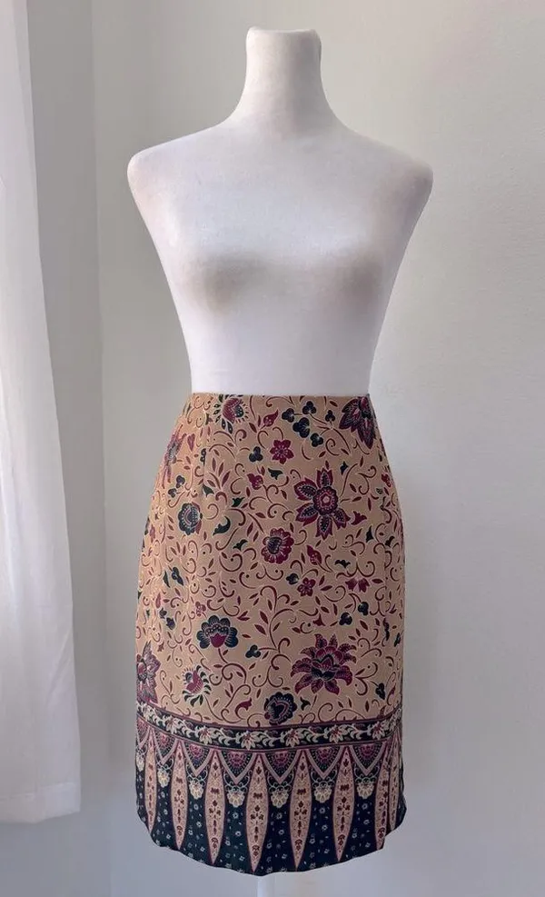 Vintage Y2K Mixit Tan, Burgundy & Black Floral Print Knee Length Wrap Skirt - Image 3