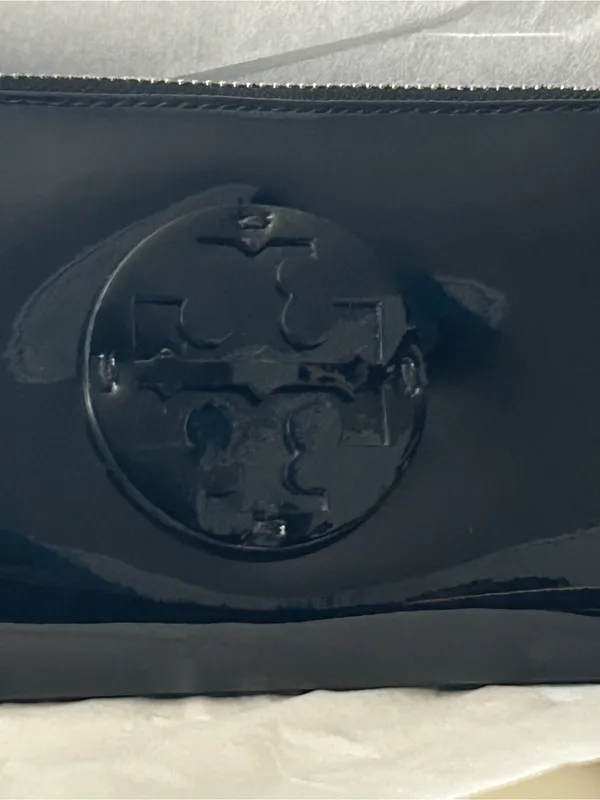 Tory Burch Black Patent Zip-Around Wallet with Logo Medallion - Image 5