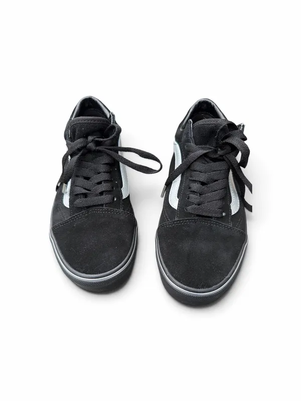 Vans Women's Black & White Old Skool Low-Top Sneakers - Image 2