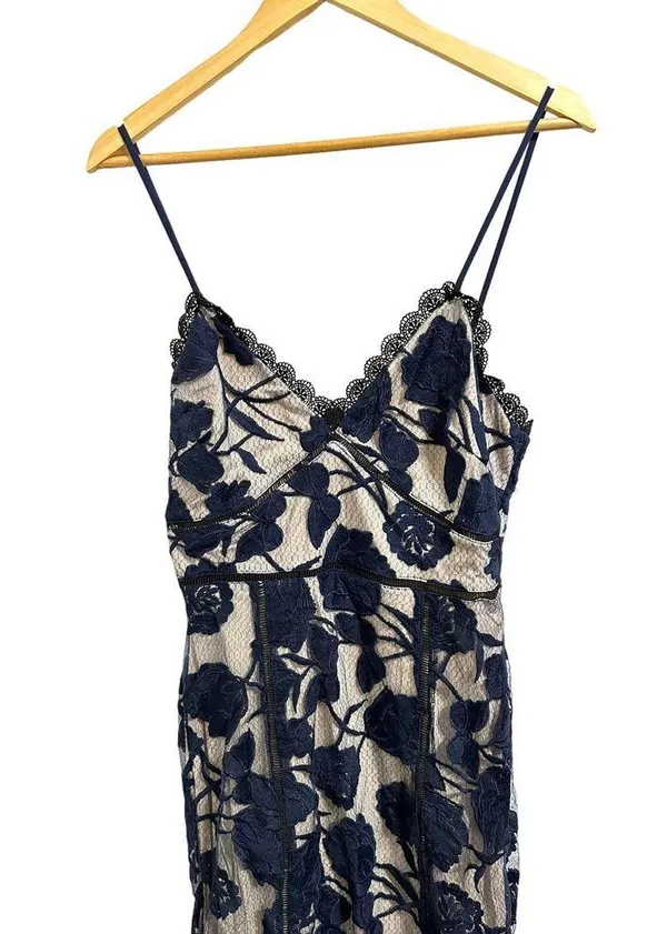 Lulu’s Alluring Dream Floral Mesh Lace Trumpet Midi navy Dress size Small NEW - Image 3