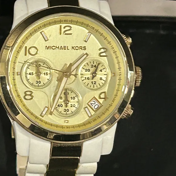 Michael Kors Gold Dial White Strap Watch 10 ATM CRYSTAL 29.40k 29.40mm - Image 3