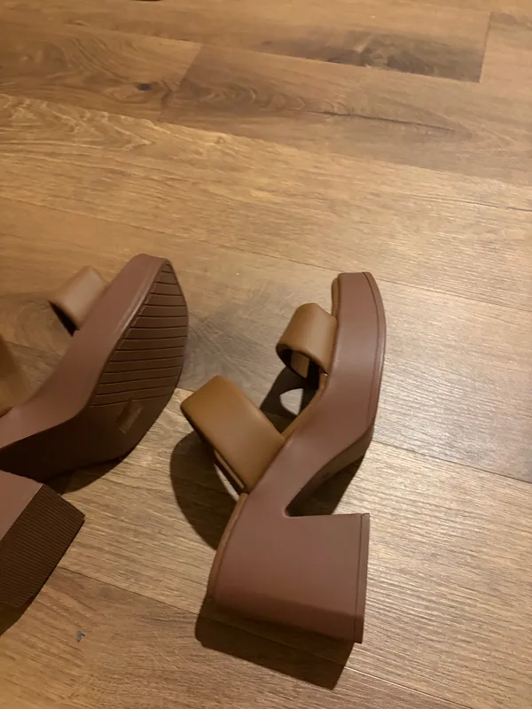 Boutique Brown Block Heel Sandals - Image 8