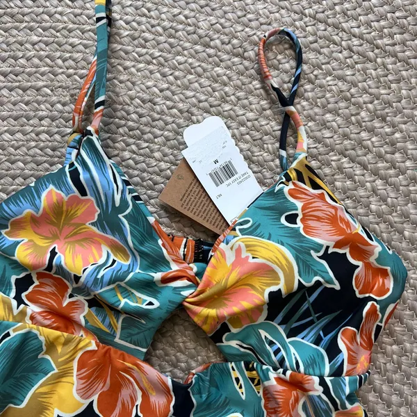 Volcom Take it Easy One Piece Swimsuit Sz Medium - Image 2
