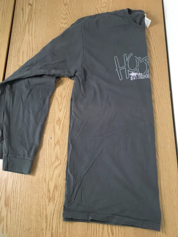 Hooters New Unisex Vintage Long Sleeve T-shirt Embroidery Gray Size XLarge - Image 7