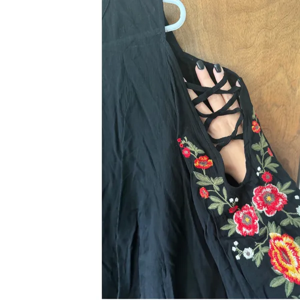 Umgee sz XL USA Black Embroidered Floral Cold Shoulder Butterfly Sleeve Blouse - Image 6