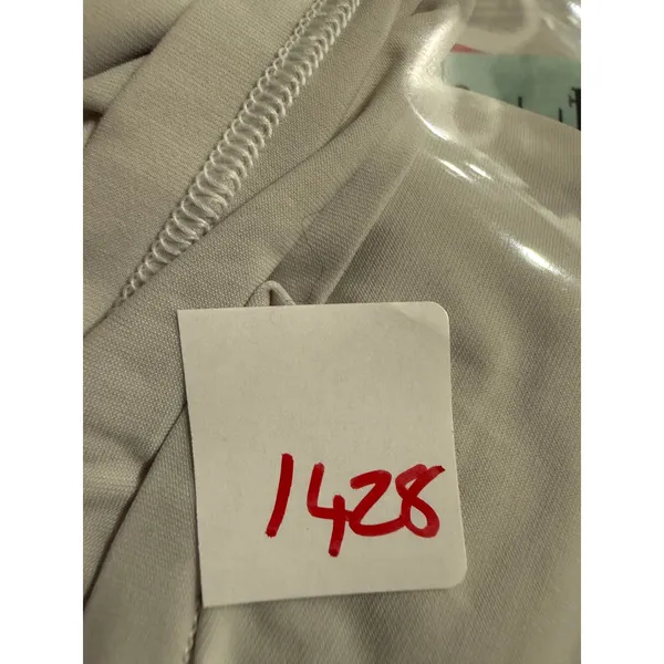 Lululemon Short Sleeve Mesh Back Athletic Top Light Gray Womens‎ Size 8 - Image 6