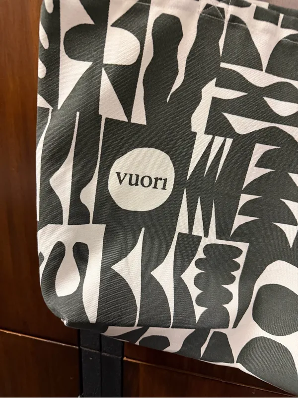 Vuori Green and White Graphic Canvas Tote! Perfect condition. Never used! - Image 3