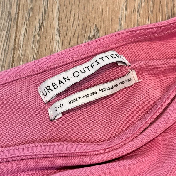 Urban Outfitters Pink One‎ Shoulder Top Ruched Sleeves Crop Top Size Small S - Image 3