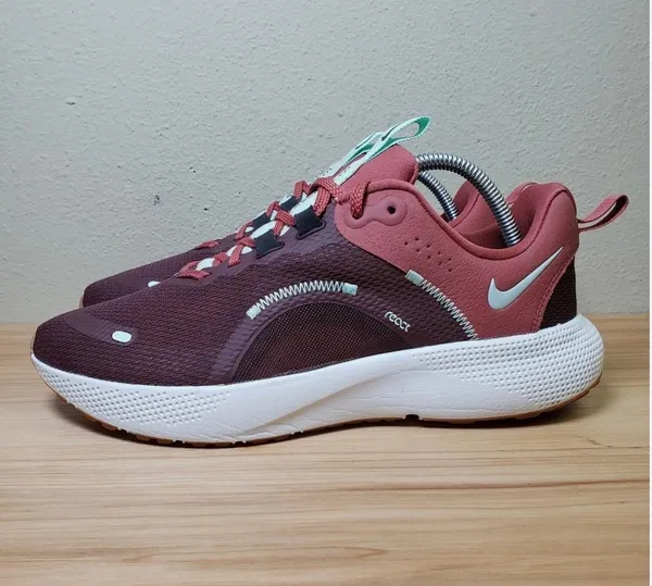 Nike women’s react escape run 2. Burgundy mint colour  - Image 4