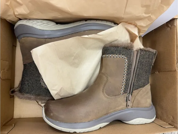 Merrell Encore Ice 5 Mid Zip Boot - Women's‎ size 10.5 NIB - Image 2