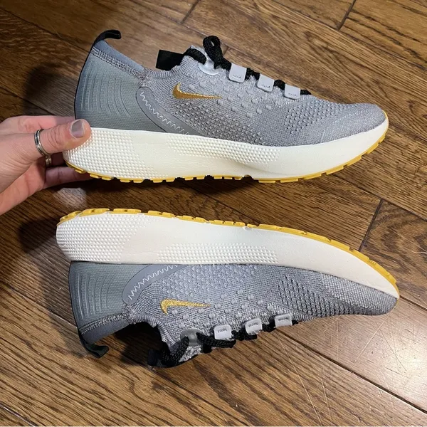 Nike react escape RN flyknit running shoes size 8.5 women’s - Image 4