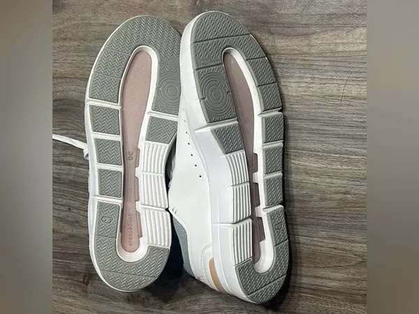 On Running Women's White Sneakers with Light Pink Lining Size 9.5 - Image 8