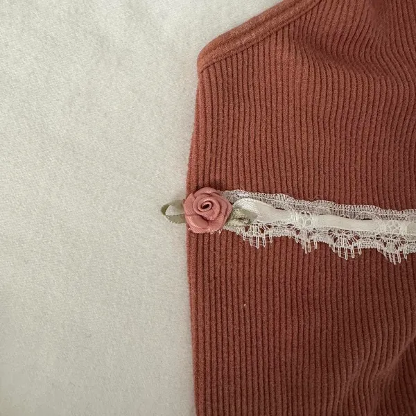 terracotta rust tank with white lace, three mauve pink rosebuds, & a white ribbon bow 🌷🤍✨ - Image 5