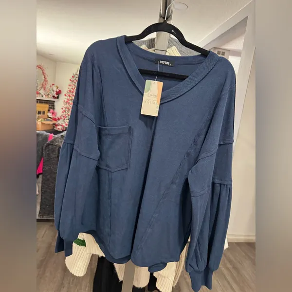 Elegant Navy V-Neck Ribbed Sweatshirt - Image 6