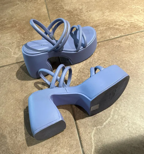 Charles & Keith Block Periwinkle Sandals - Image 4