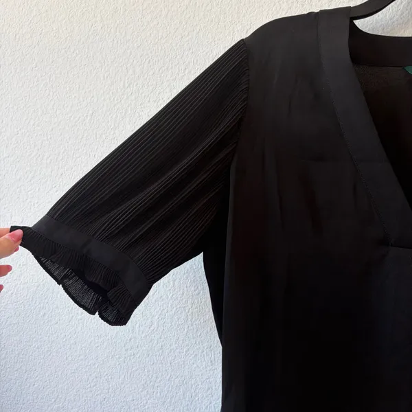 Lauren Ralph Lauren Black V-Neck Pleated Flutter Sleeve Blouse - Image 2