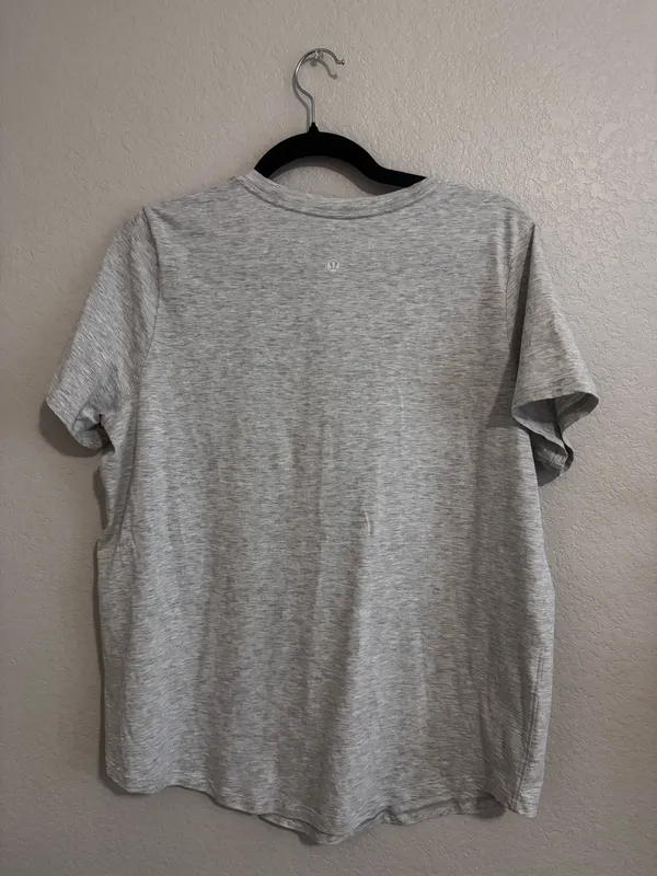Lululemon Love V Neck Tee 10 Grey - Image 3