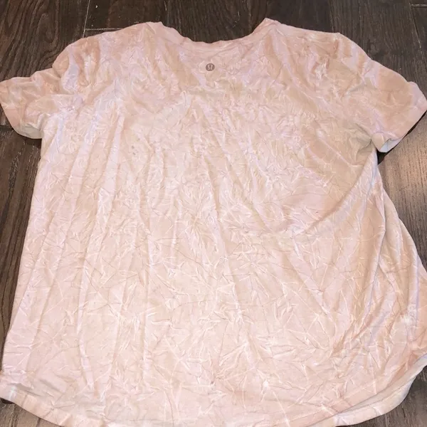 Lululemon athletic top size medium - Image 3