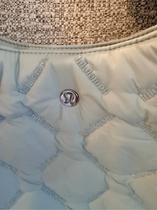 Lululemon Quilty Pleasures Shoulder Bag 14L pelican sold out online NWT - Image 7