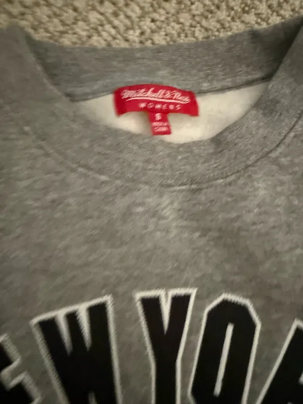Mitchell & Ness Knicks Sweatshirt - Image 3
