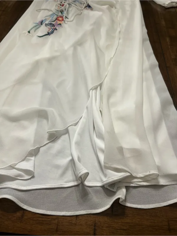 Hope & Ivy Maternity size 8-gorgeous embroidered wrap dress - Image 10