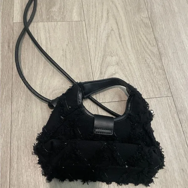 Chic Black Women's Bag - Image 2