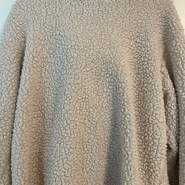 Cozy Sherpa Hoodie Size L - Image 3
