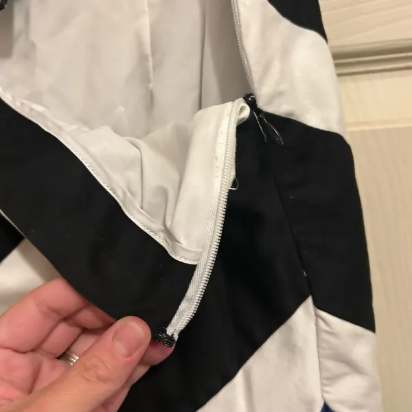 White House| Black Market Black, Blue, and White Striped Pencil Skirt - size 8 - Image 7