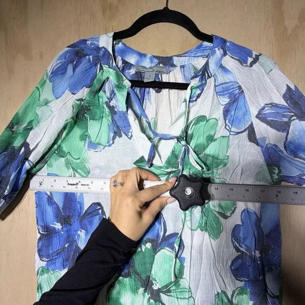 By Design Floral Blouse Women’s Medium Blue Green Tie Neck Short Sleeve Top‎ - Image 7