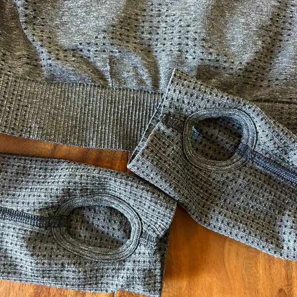 Gymshark Vital Gray Long Sleeve Crop Top - Image 4