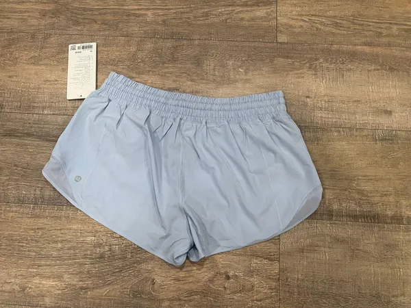 Lululemon nwt  2.5 hotty hot shorts - Image 2