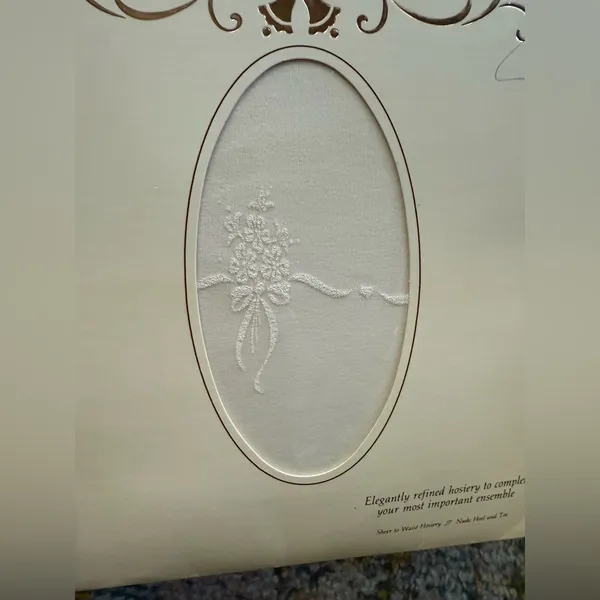 NOS vintage 80s Bridal Belle’s ivory sheer bouquet hosiery, size tall - Image 2