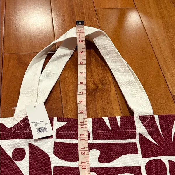 NWT Vuori Holiday Bag Strawberry‎ - Limited Edition - Image 8