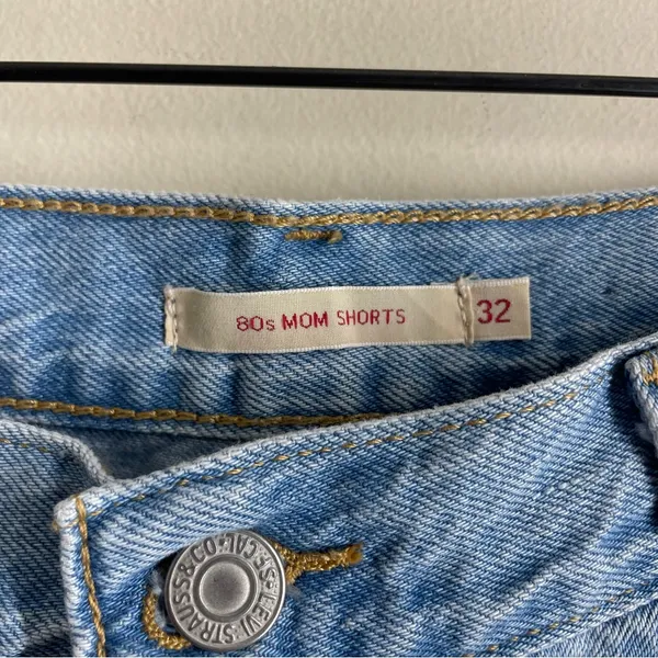 Levi’s 80s Mom Shorts High Rise Cuffed Denim Light Wash Size 32 - Image 12