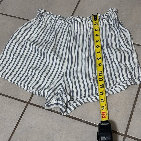 Hollister Women Elastic Waist Ultra High Rise Stripe Shorts White Size‎ S - Image 6
