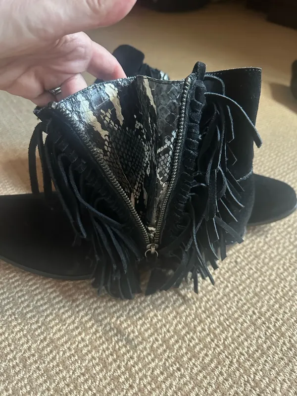 Cynthia Vincent black suede ankle boots fringe size 10 booties - Image 11