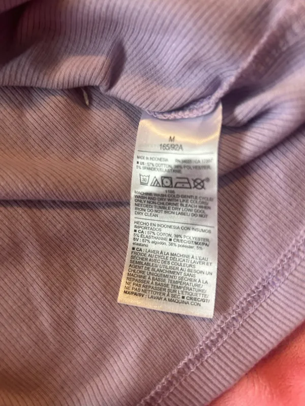Old Navy women’s ribbed purple top size m - Image 4