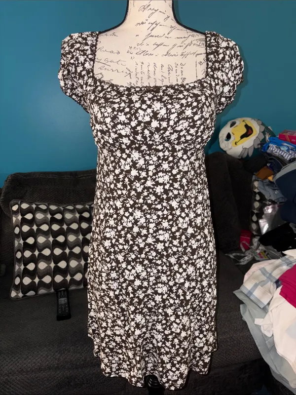 🎉4 for $20 NWT No Boundaries Fit and Flare Dress with Puff Sleeves, XS - Image 4