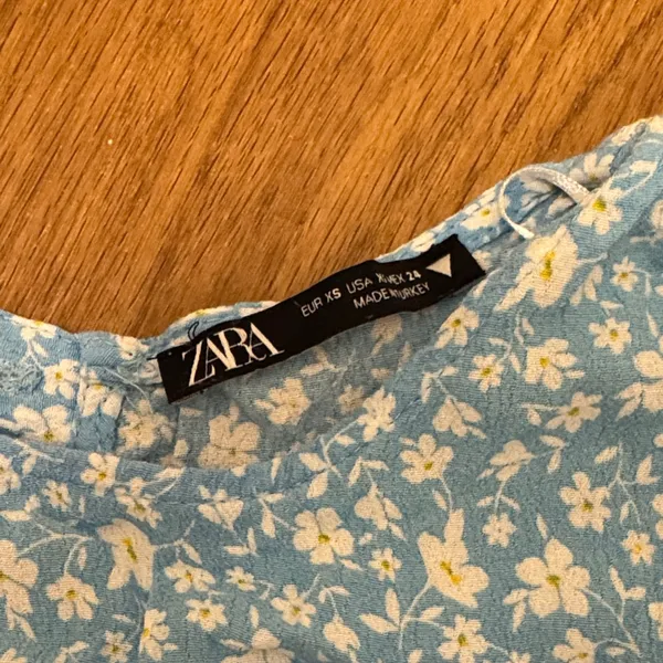 Zara X-Small Baby Blue Ditsy Floral Short Puff Sleeve Ruffle Maxi Dress Long - Image 4