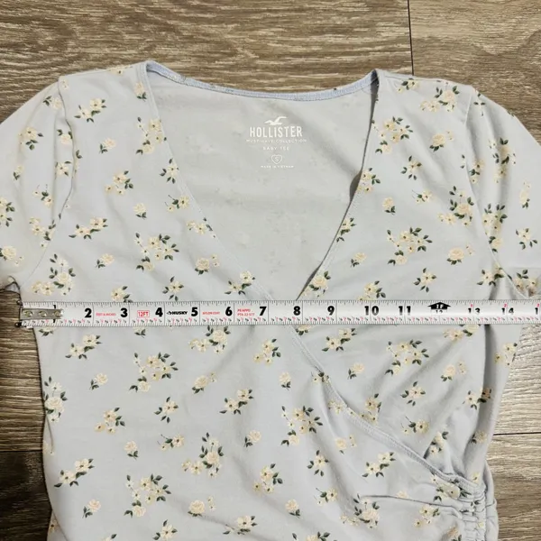 Hollister Light Blue Floral Baby Tee Small Wrap Side‎ Tie V-Neck Short Sleeve - Image 8