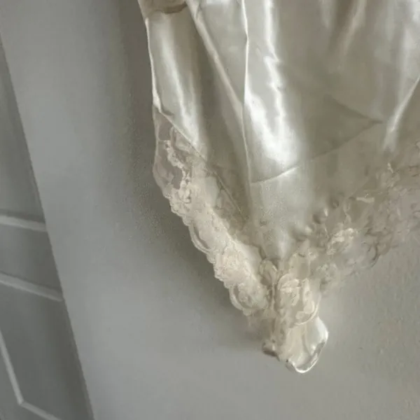 Victoria's Secret Women's Cream Satin Lace Bodysuit Small - Image 4