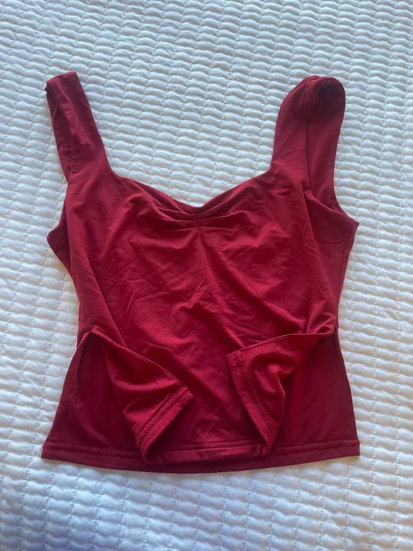 Amazon Red Top - Image 3