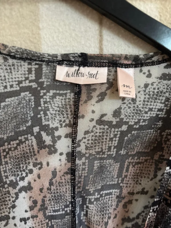 Willow root snake skin print Tie-Front 3/4 Sleeve Blouse size m - Image 3