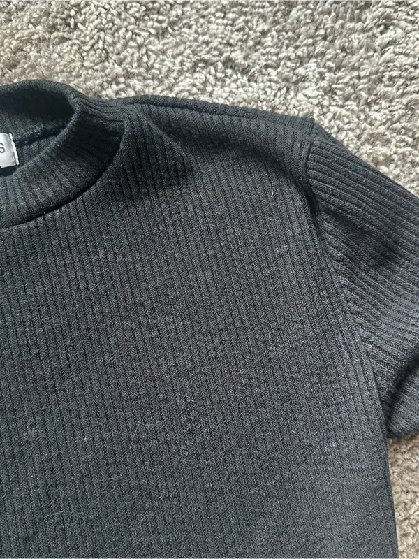 Popular 21 Women's Black Ribbed Short Sleeve Tee - Image 3