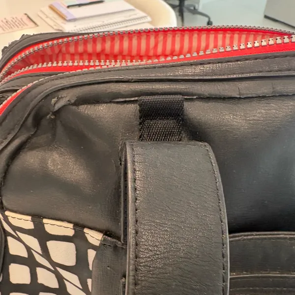 Lululemon Black & White Grid Duffel Gym Bag (Peeling) - Image 12
