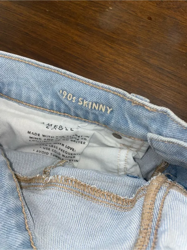 American Eagle 90s Skinny Jeans Women’s Size 12 Light Wash Distressed High Rise - Image 5